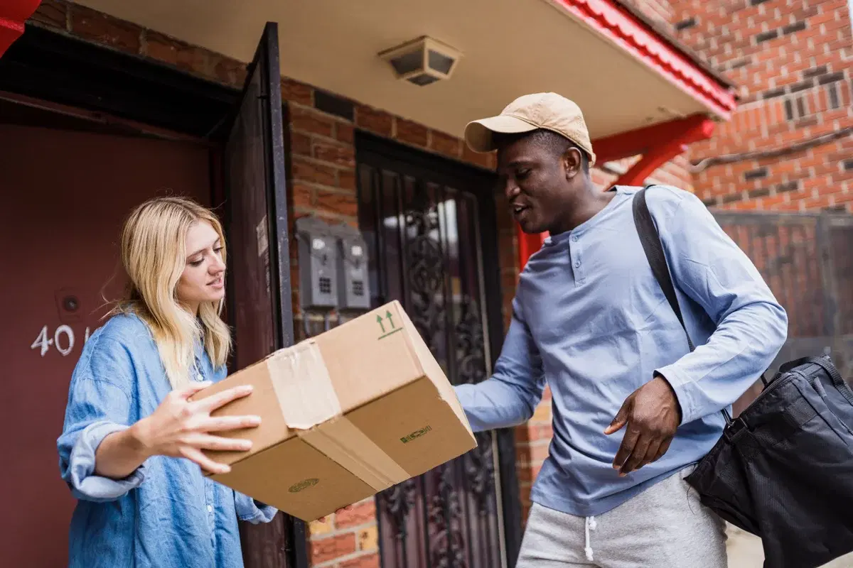 How to Manage Incoming Packages While You Travel